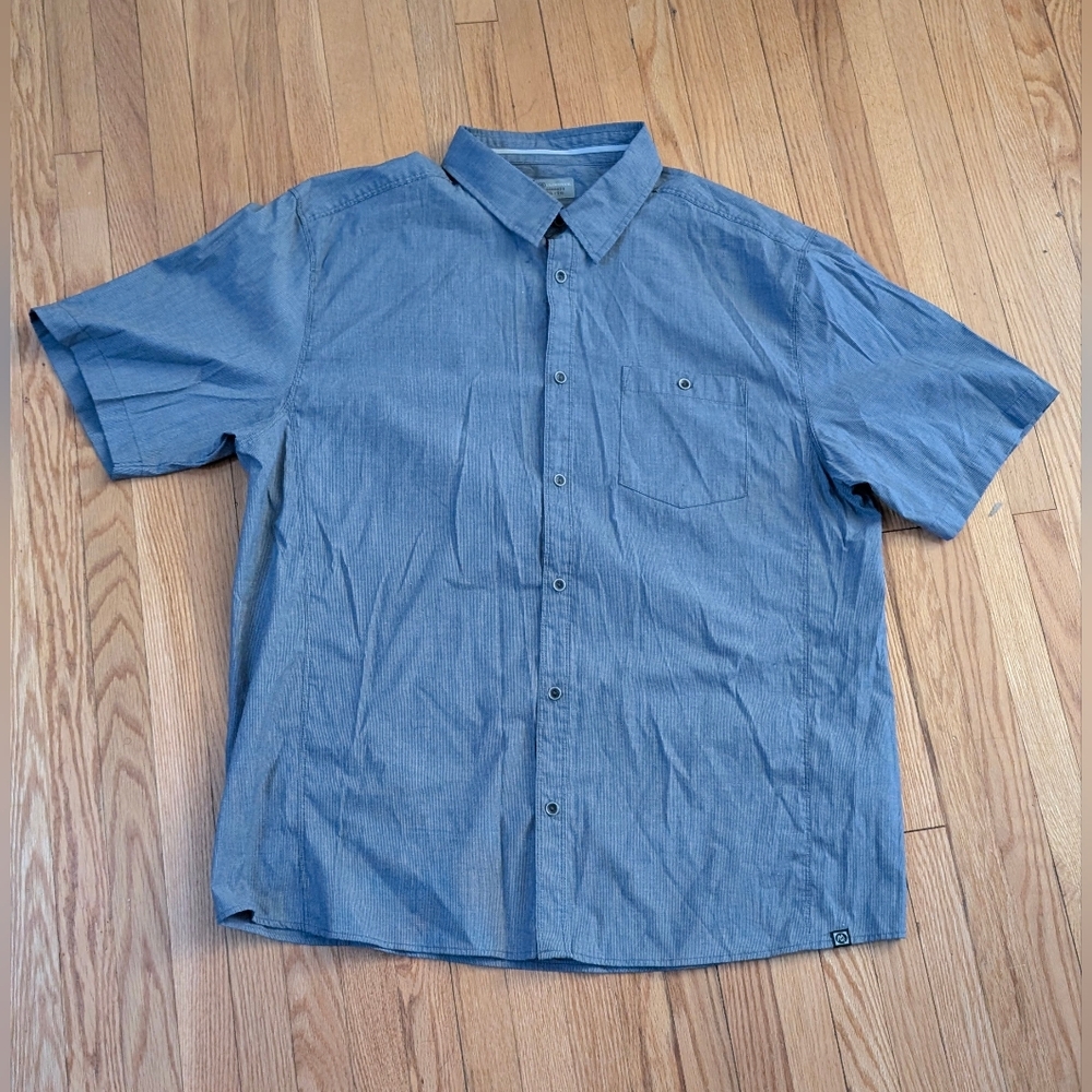 Men's Short-Sleeve Button-Down Shirt in Blue